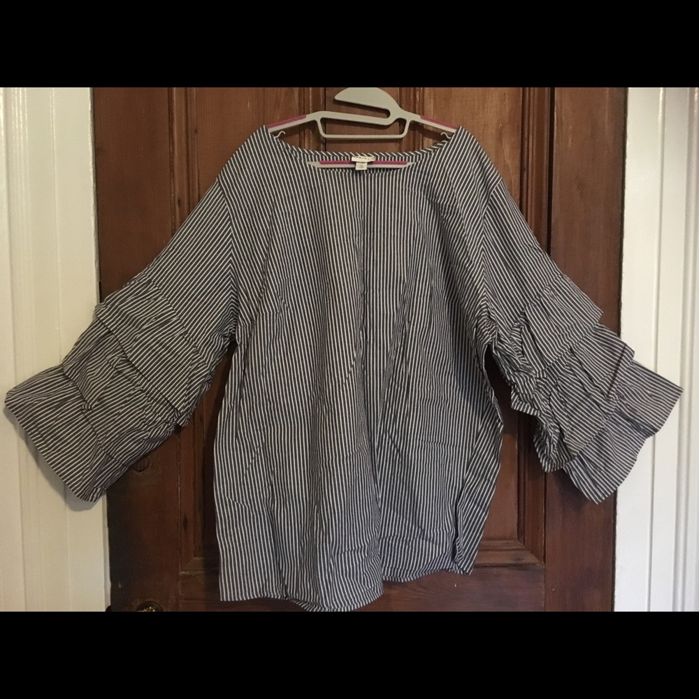 Ava& ViV Ruffled Stripe top
